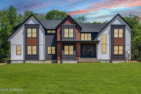 6 Lourdes Ct, Farmingdale, NJ 07727