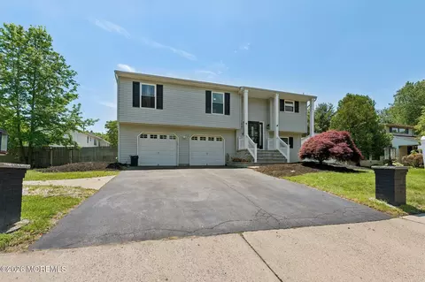 21 Cherry Bend Dr N, Howell, NJ 07731