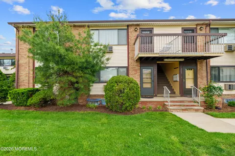 735 Cricket Ln #735, Woodbridge, NJ 07095