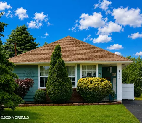 1690 Yorktowne Blvd, Toms River, NJ 08753