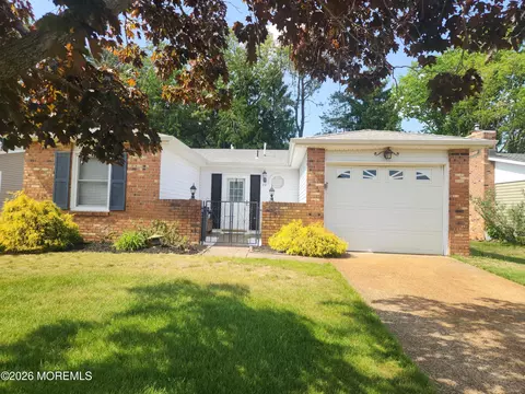 89 Courtshire Dr, Brick, NJ 08723