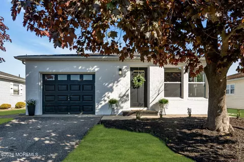 15 Bimini Dr, Toms River, NJ 08757