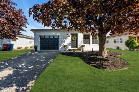 15 Bimini Dr, Toms River, NJ 08757