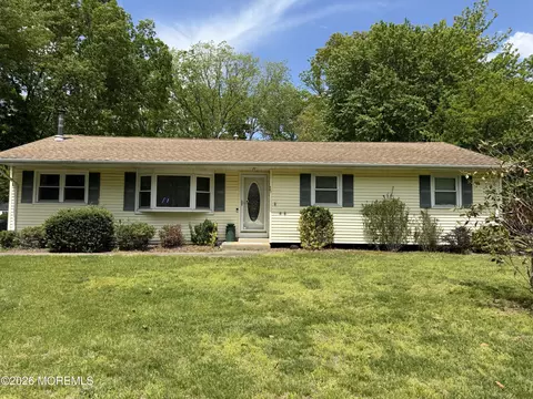 15 Crest Rd, Jackson, NJ 08527