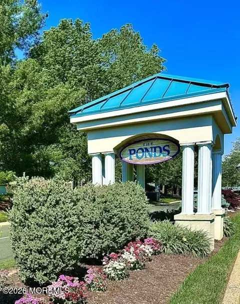 509 Skylark Dr, Monroe, NJ 08831