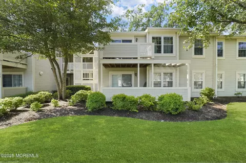 567 Applewood Ct, Howell, NJ 07731