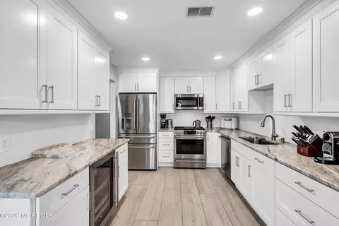 324 Deuce Dr, Wall, NJ 07719