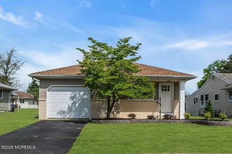 17 Margarita St, Toms River, NJ 08757