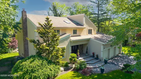 46 Thomas Dr, Manalapan, NJ 07726