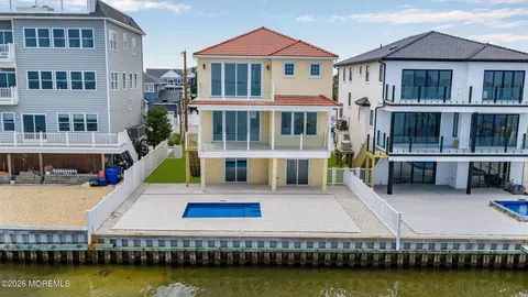657 Bayview Dr, Toms River, NJ 08753