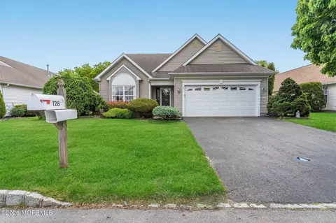 128 Skyline Dr, Lakewood, NJ 08701