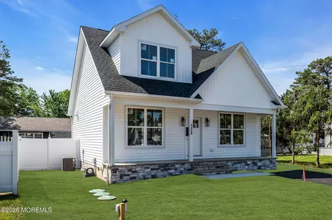 1424 Eighth Ave, Toms River, NJ 08757