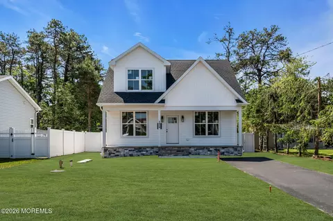 1424 Eighth Ave, Toms River, NJ 08757