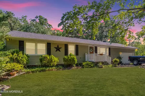 495 Cobain Rd, Jackson, NJ 08527