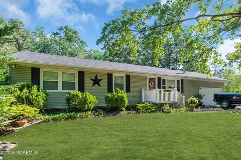 495 Cobain Rd, Jackson, NJ 08527