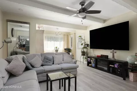 34 B Pheasant St, Manchester, NJ 08759