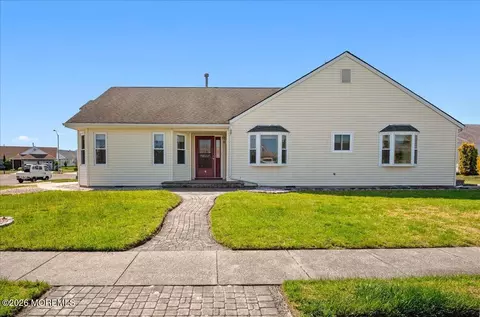 2 Blyth Ct, Toms River, NJ 08757