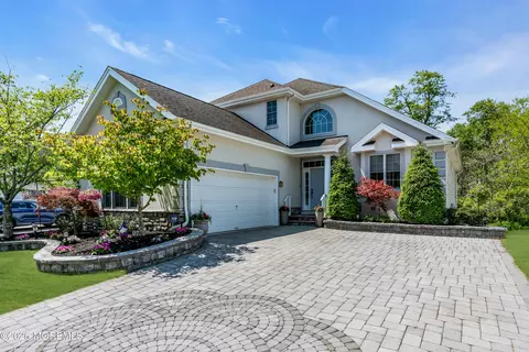 114 E Parsonage Way, Manalapan, NJ 07726