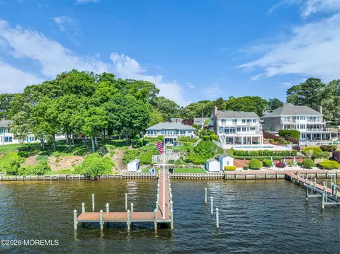 31 Cranmoor Dr, Toms River, NJ 08753