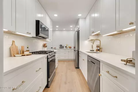 76 Chestnut Way #7-6, Manalapan, NJ 07726