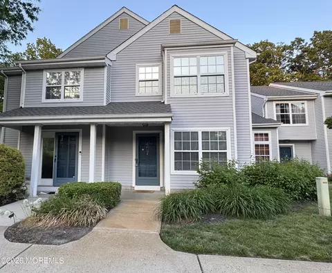 407 Hampton Ct, Manalapan, NJ 07726