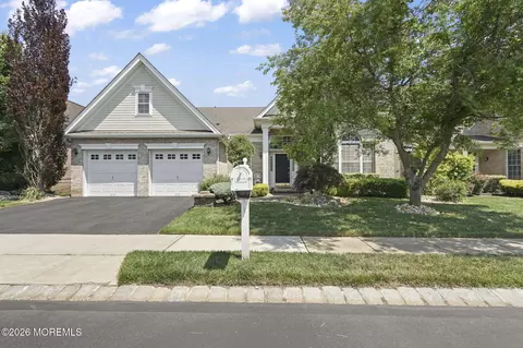 93 Country Club Dr, Monroe, NJ 08831