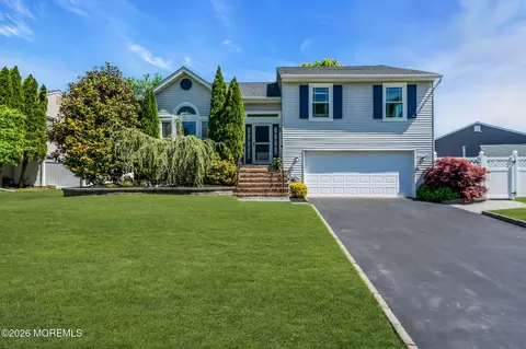 29 Marc Dr, Howell, NJ 07731