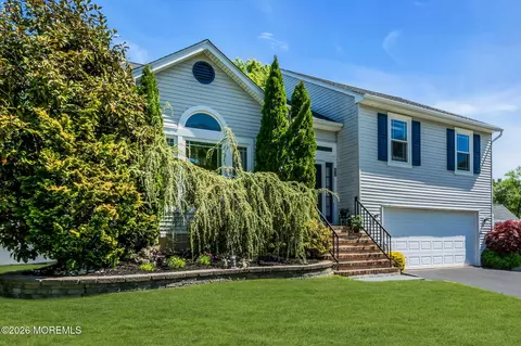 29 Marc Dr, Howell, NJ 07731
