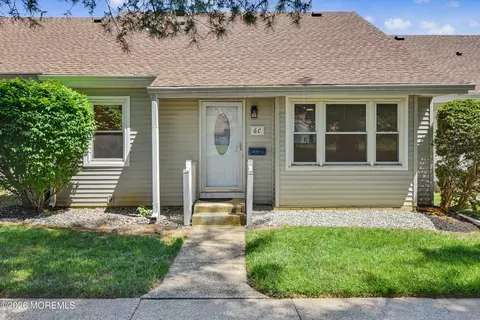 6 Plaza De Las Flores UNIT C, Freehold, NJ 07728