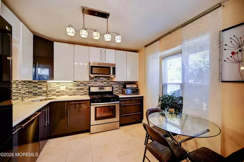 60 Renee Ct, Jackson, NJ 08527