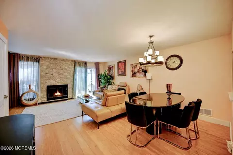 60 Renee Ct, Jackson, NJ 08527