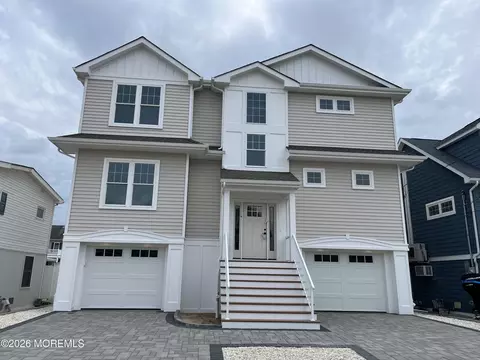 39 Weaver Dr, Beach Haven West, NJ 08050