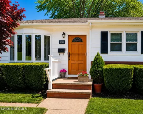 210 Orchard St, Cliffwood Beach, NJ 07735