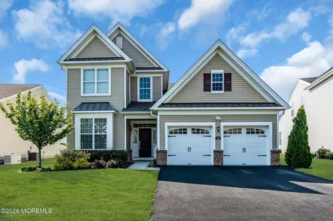27 Flagstone Ct, Freehold, NJ 07728