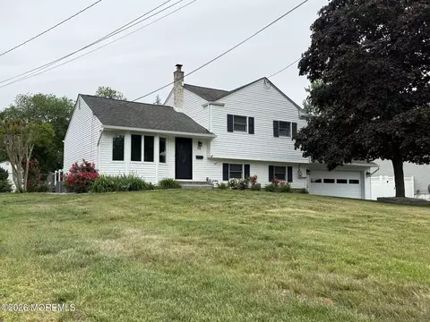 34 Millbrook Dr, Middletown, NJ 07748