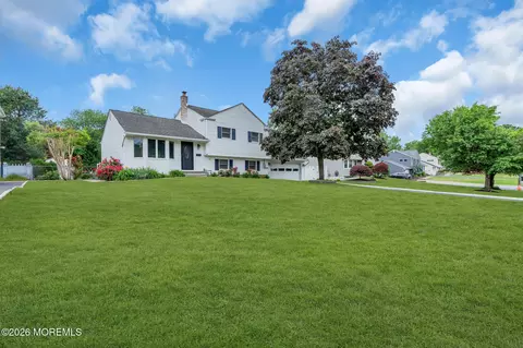 34 Millbrook Dr, Middletown, NJ 07748