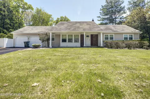 25 Mccue Rd, Morganville, NJ 07751