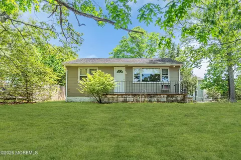 138 Vansant Ave, Island Heights, NJ 08732