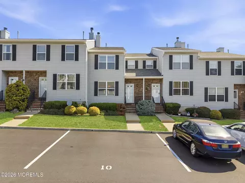 10 Peachtree Ln #303, Jamesburg, NJ 08831