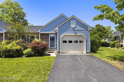 10 Alexander Hamilton Ct #A, Monroe, NJ 08831
