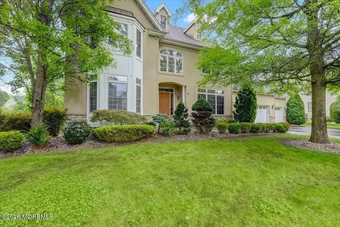 6 Huggins Ln, Manalapan, NJ 07726