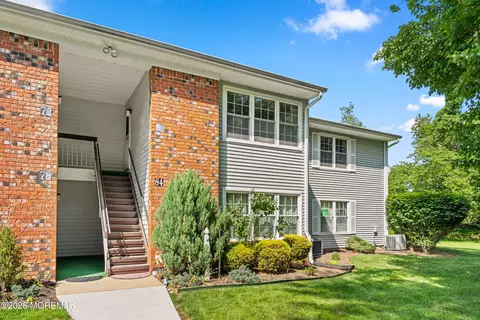 90 Cranberry Ct, Red Bank, NJ 07701