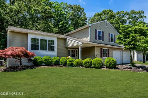 71 Glen Arden Dr, Howell, NJ 07731