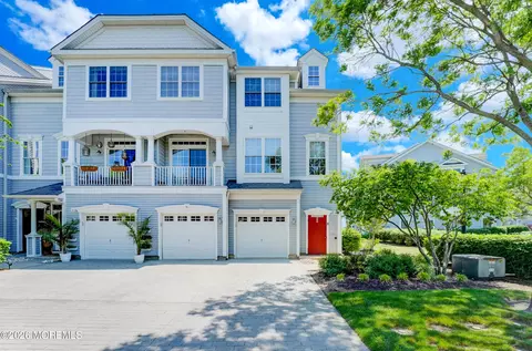 18 Skimmer Ln, Port Monmouth, NJ 07758