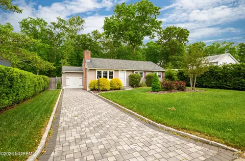 7 Boxwood Ter, Toms River, NJ 08755