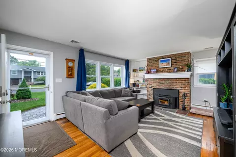 7 Boxwood Ter, Toms River, NJ 08755
