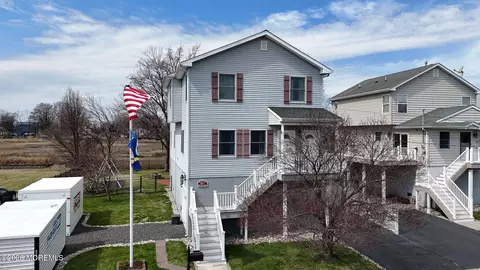 911 Harris Ave, Union Beach, NJ 07735