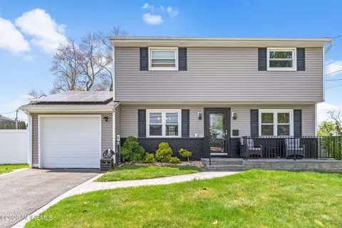 19 Tulip Dr, Old Bridge, NJ 08857