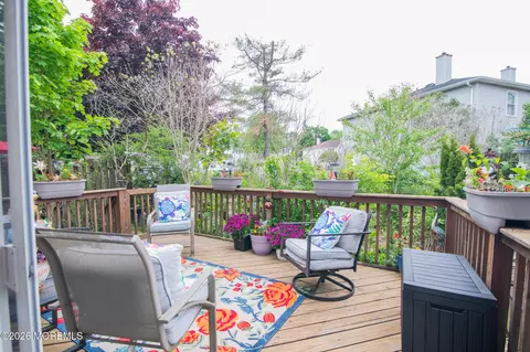 10 Carriage Ln, Englishtown, NJ 07726