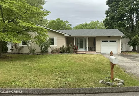 2249 Emerald Park Dr, Forked River, NJ 08731